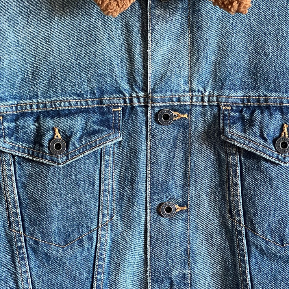 Vince Mohave Blue Denim Trucker Jacket with Brown Sherpa Lining - Picture 4 of 12